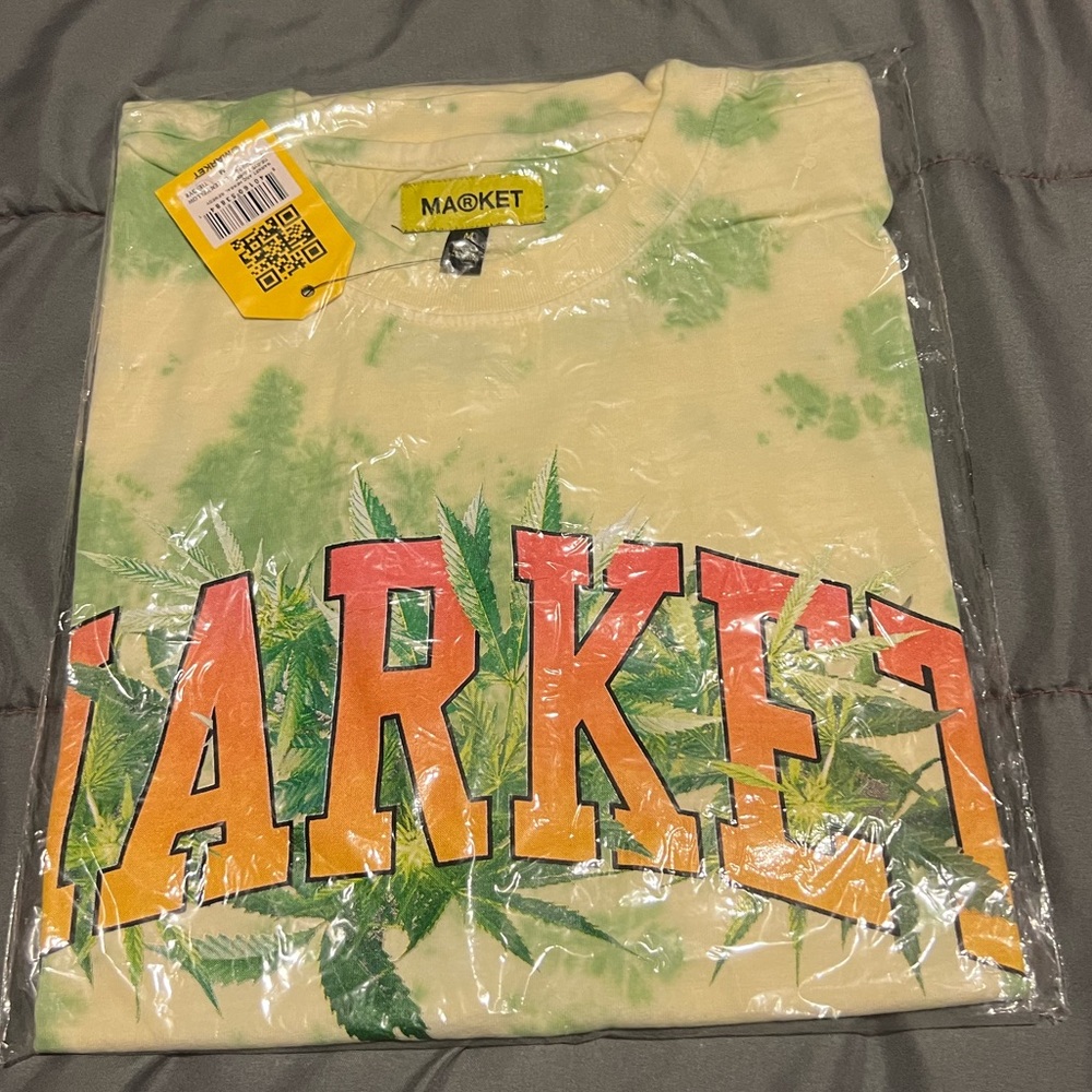 Green yellow tie dye. FLOWERED  Market tee shirt